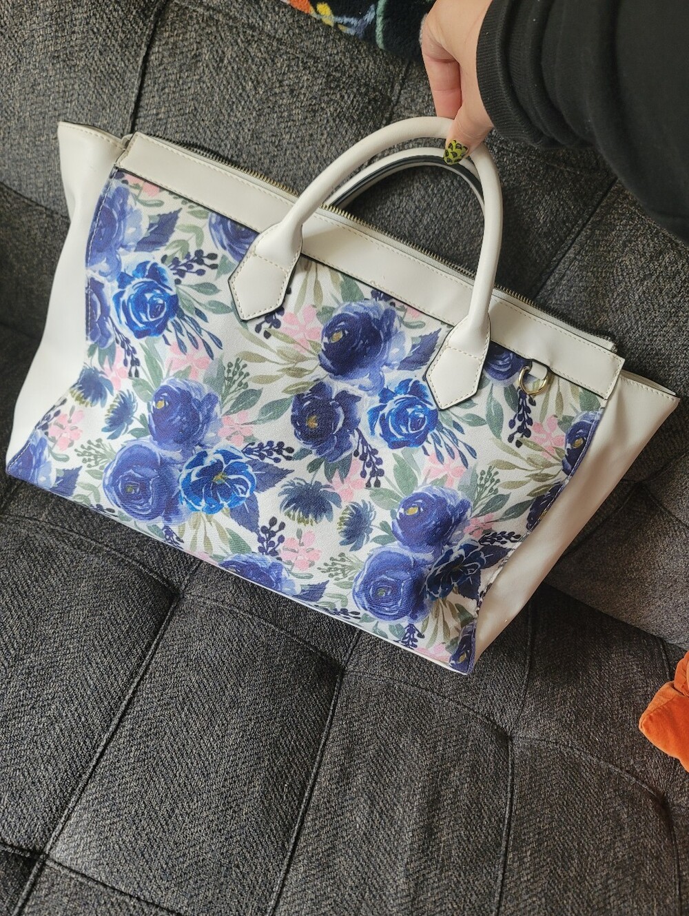 London Fog Floral Weekender Bag - Picture 5 of 14